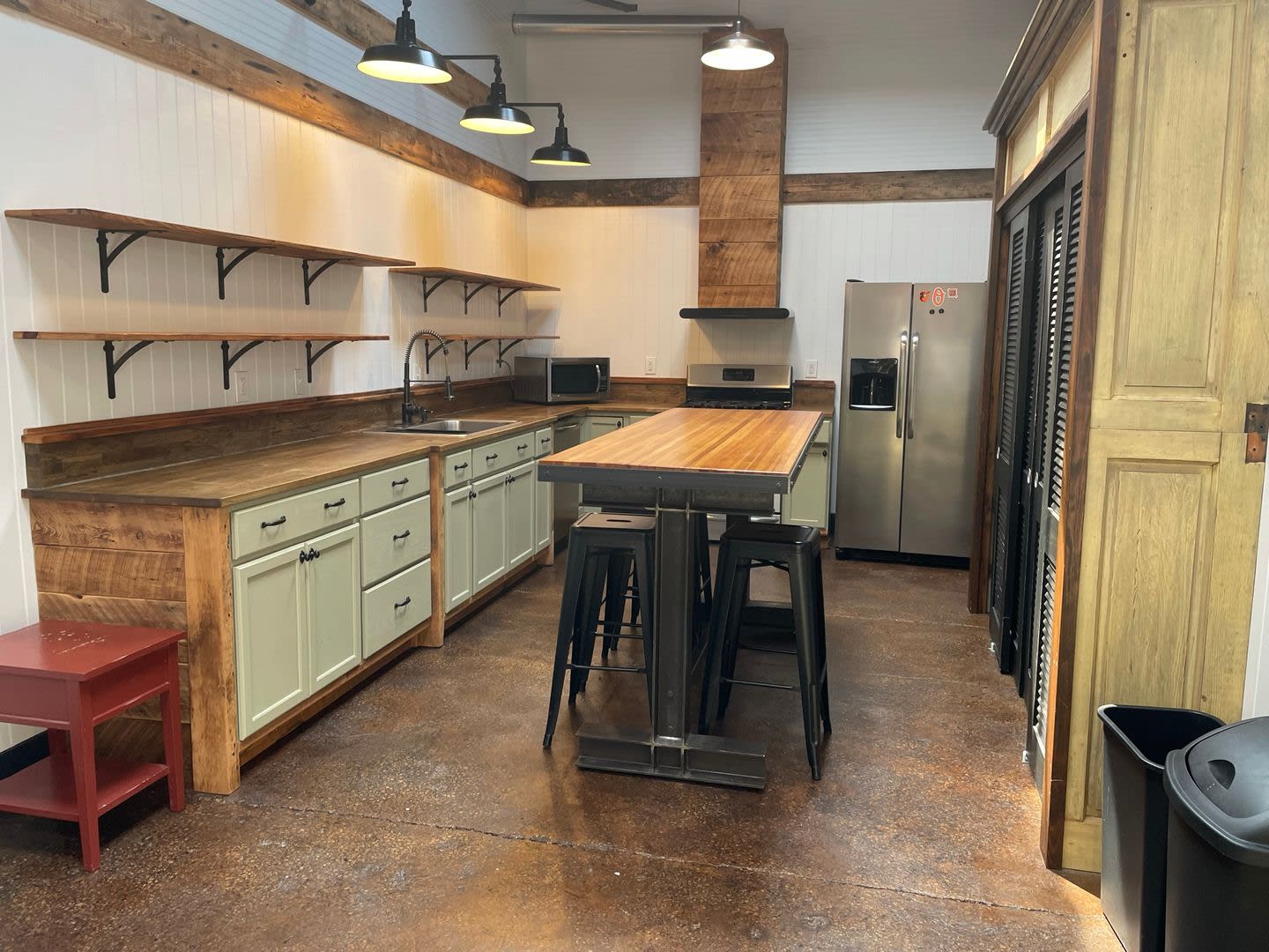 1/2 off 1 month-Charming Industrial 4 Bedroom/4 Bathroom Apartment in Pigtown, MD! – photo 5