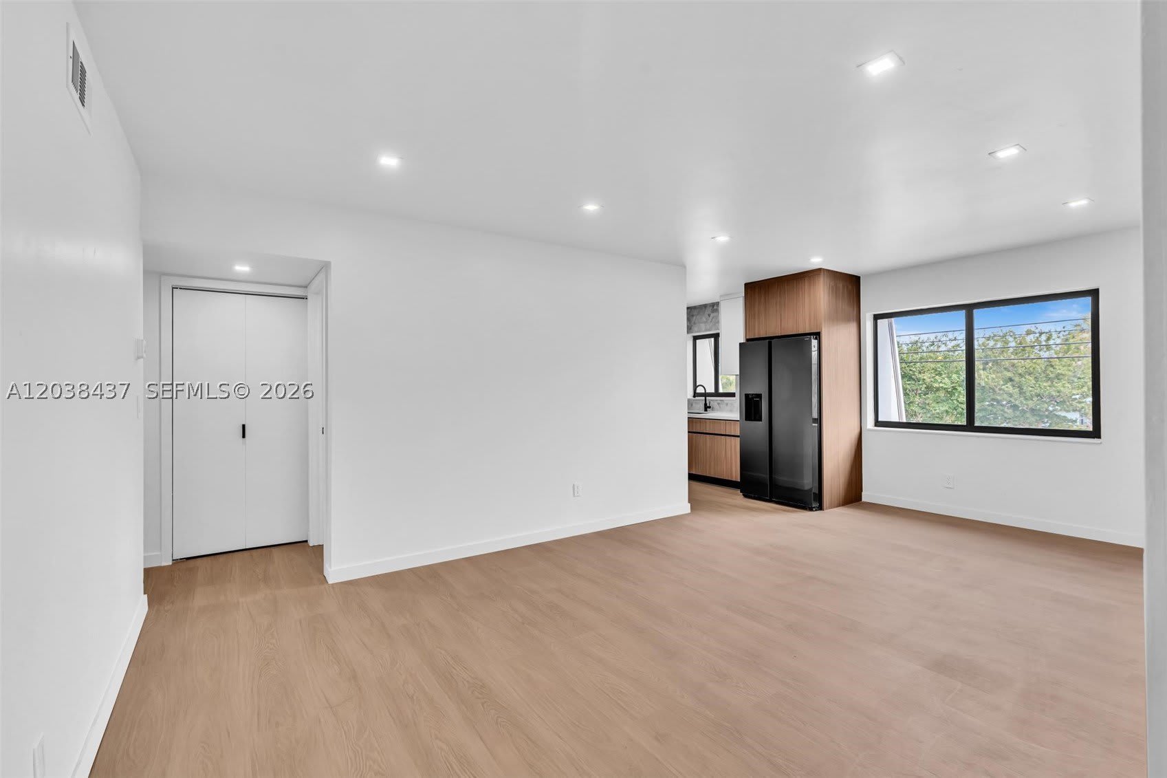 1924 NE 26th St – photo 2