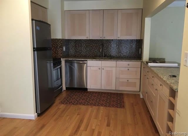 1261 Island Drive – photo 2