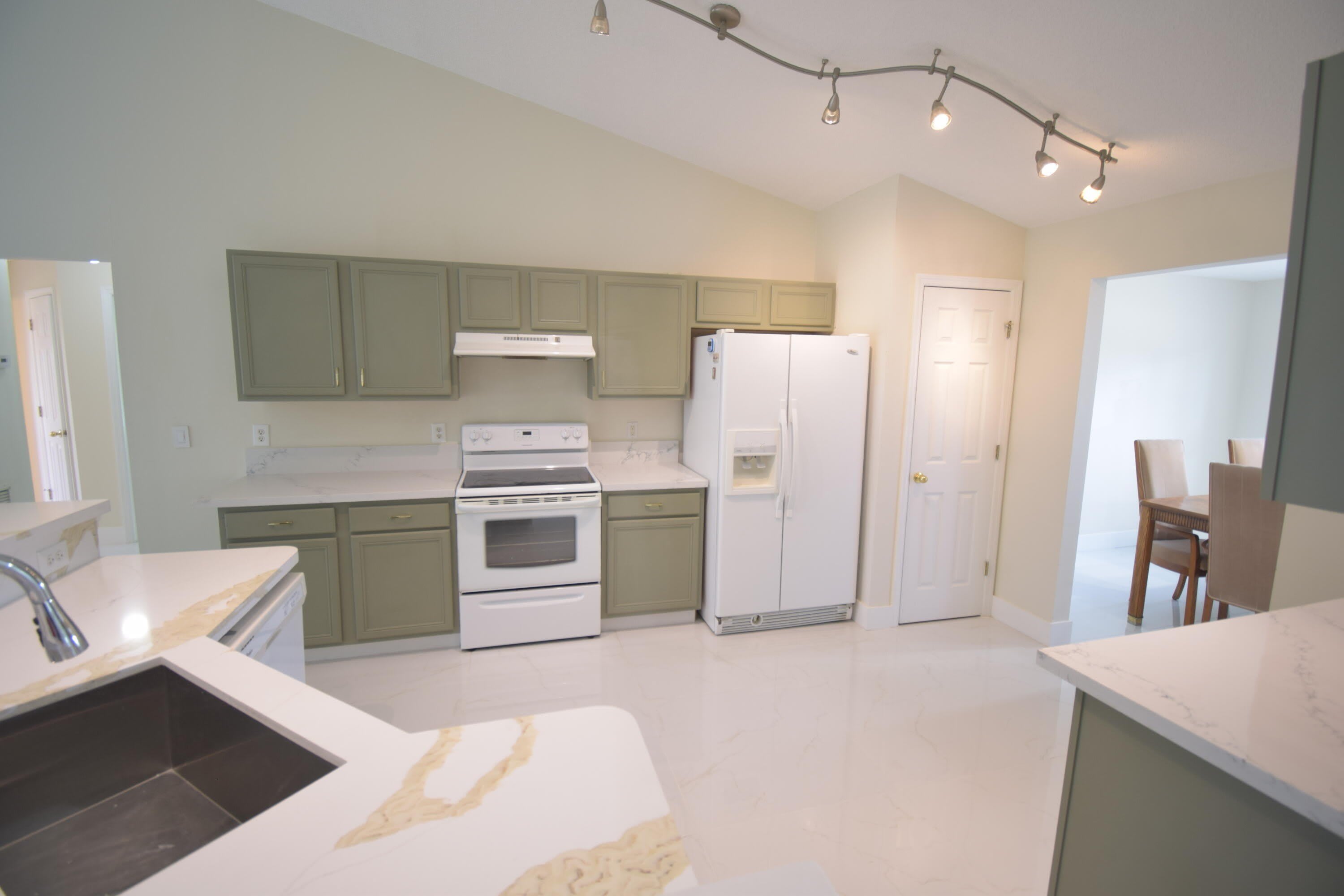 2198 SW Cameo Boulevard – photo 4