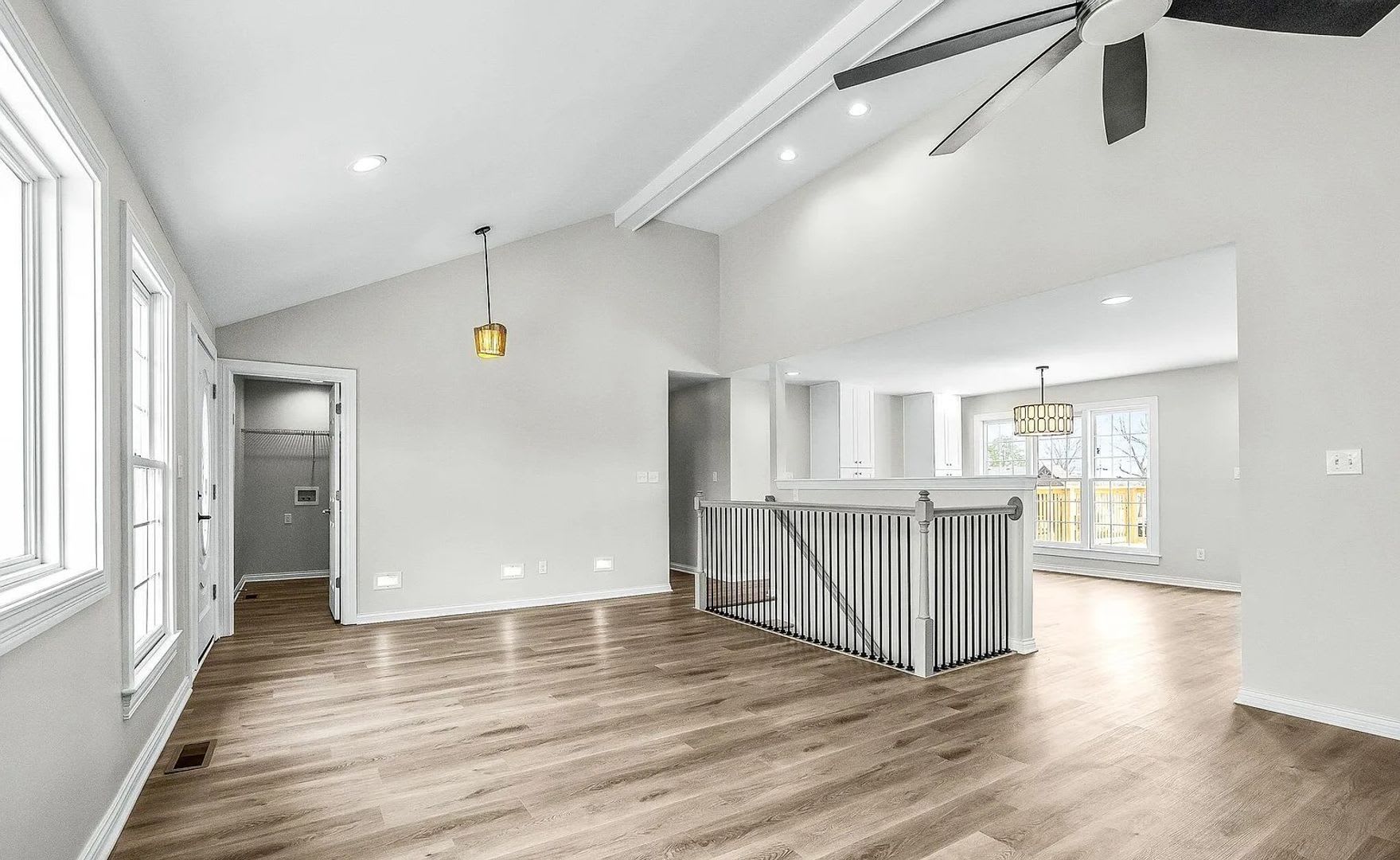 Fully Renovated 4 Bedroom – photo 5