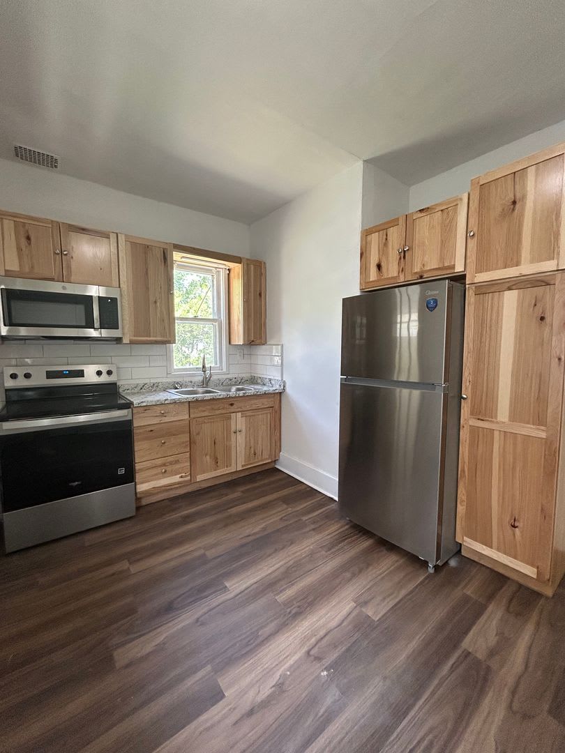 SPECIAL: Half off First Full Months Rent-Charming Character-Filled Home Near Little Bohemia! – photo 3