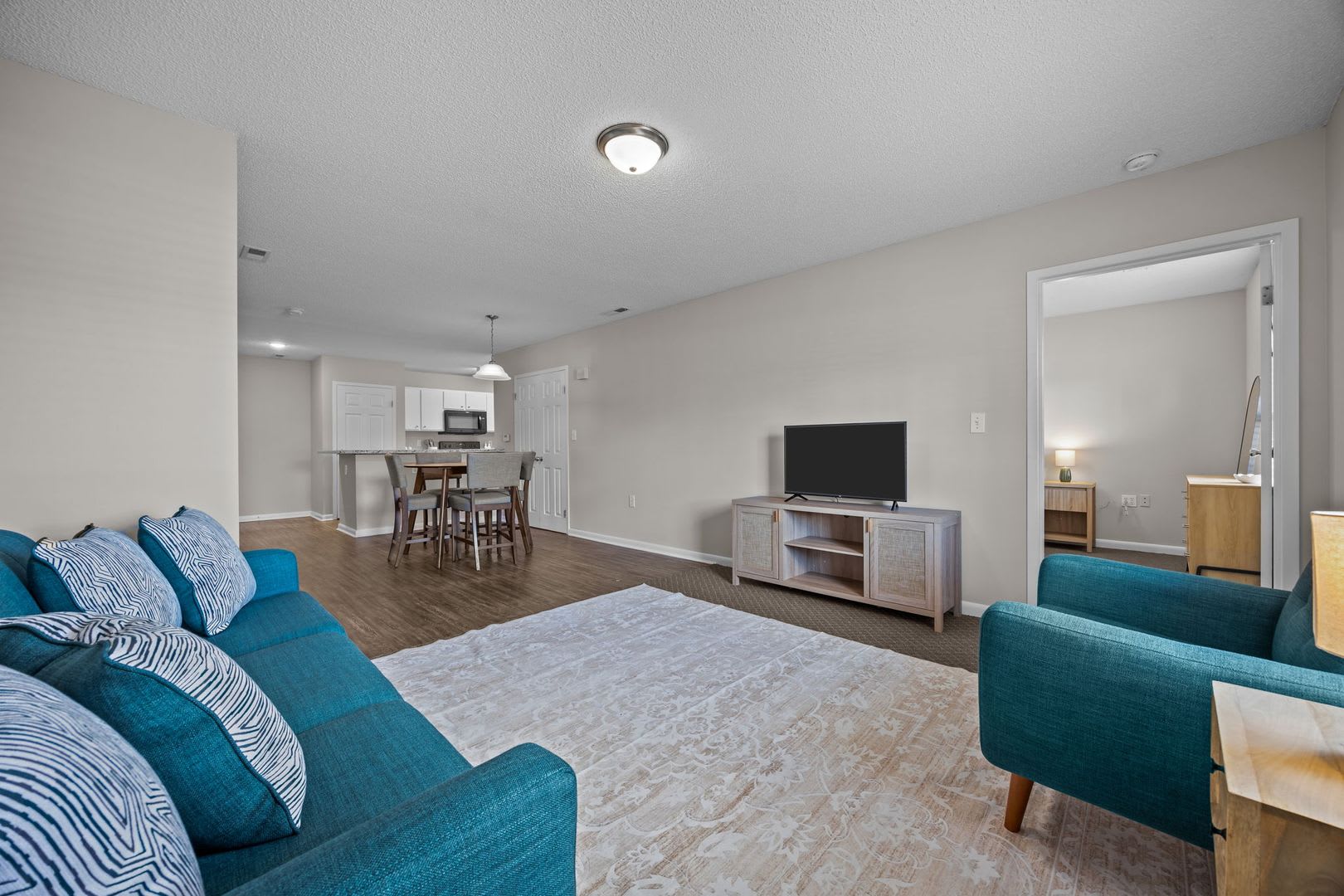 AVAILABLE FOR RENT NOW UNTIL DECEMBER 31ST ONLY!! – photo 1