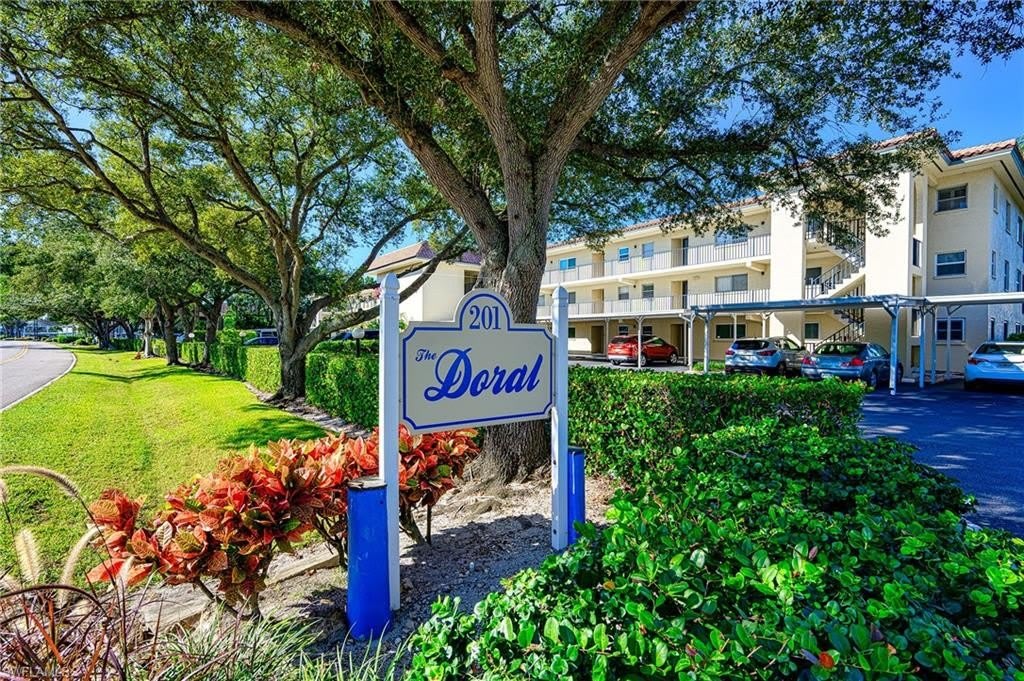 201 QUAIL FOREST Blvd – photo 1