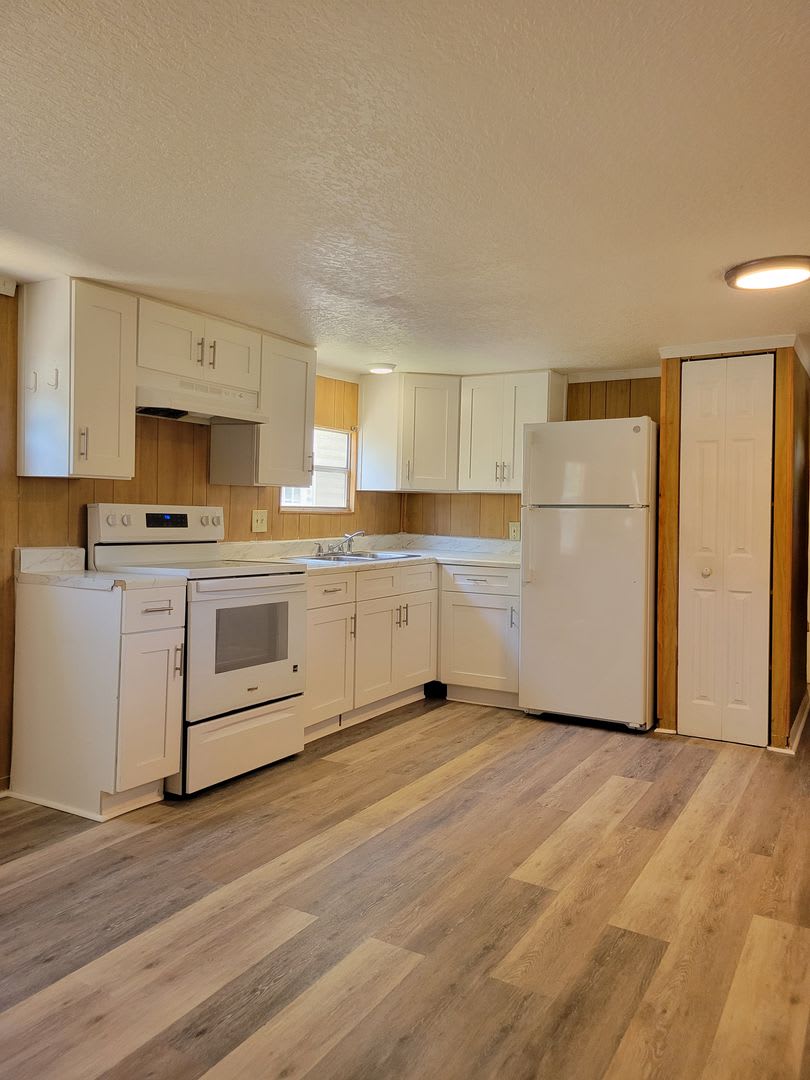 Two-Bedroom Mobile Home for Rent – photo 2