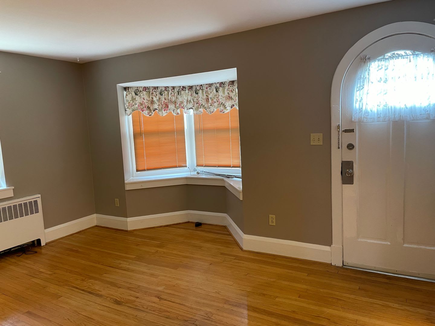 7837 Wendover Ave. – photo 4