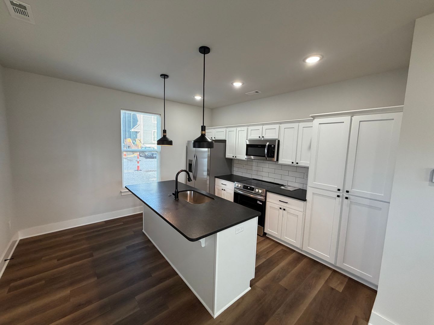 1043 Laramie – photo 4