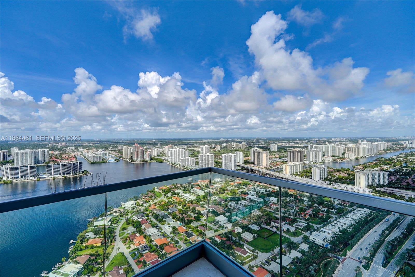 18501 Collins Avenue – photo 4