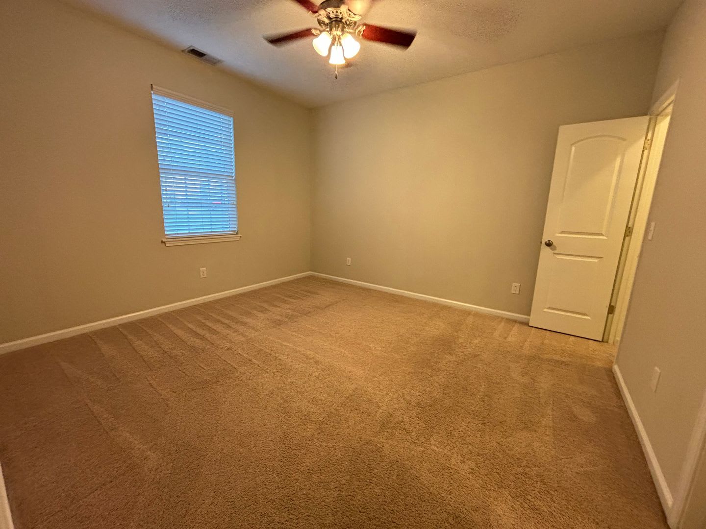 Room to Roam in NE Columbia! – photo 3