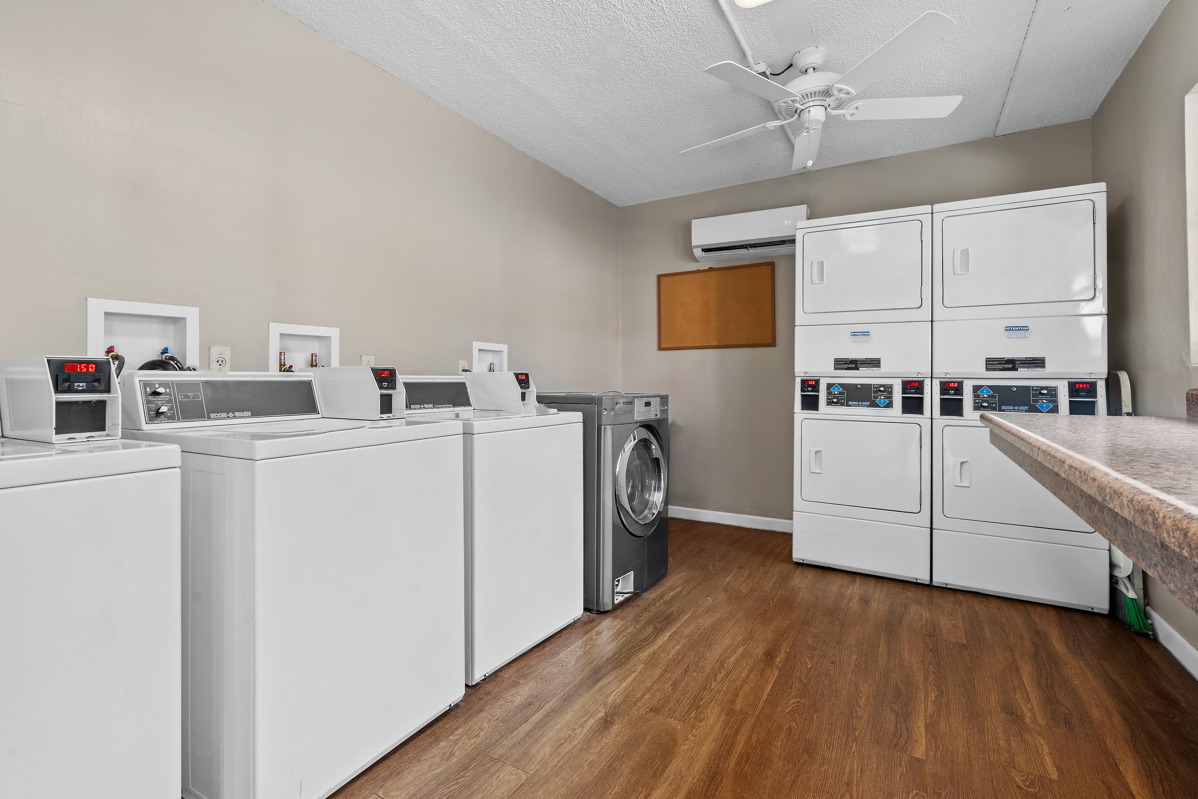 Palm Springs Apartments – photo 3