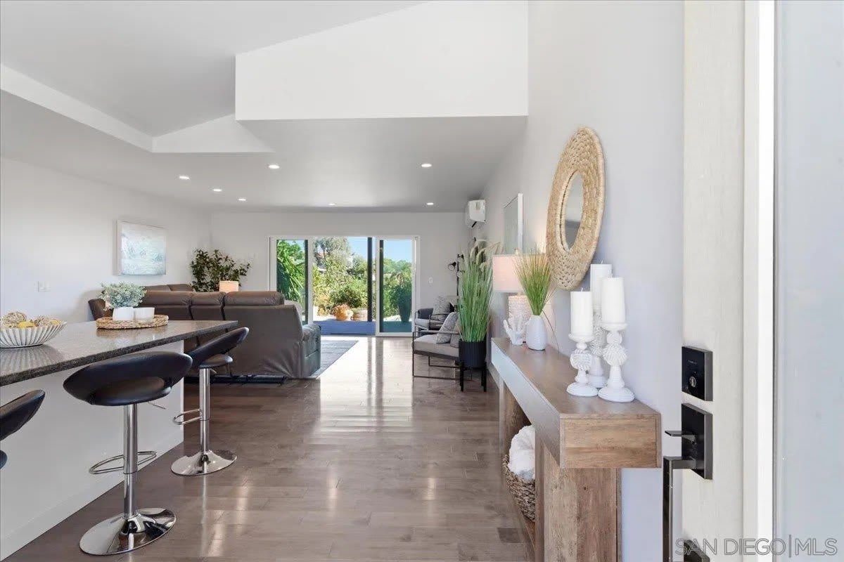 5447 Soledad Rd – photo 2