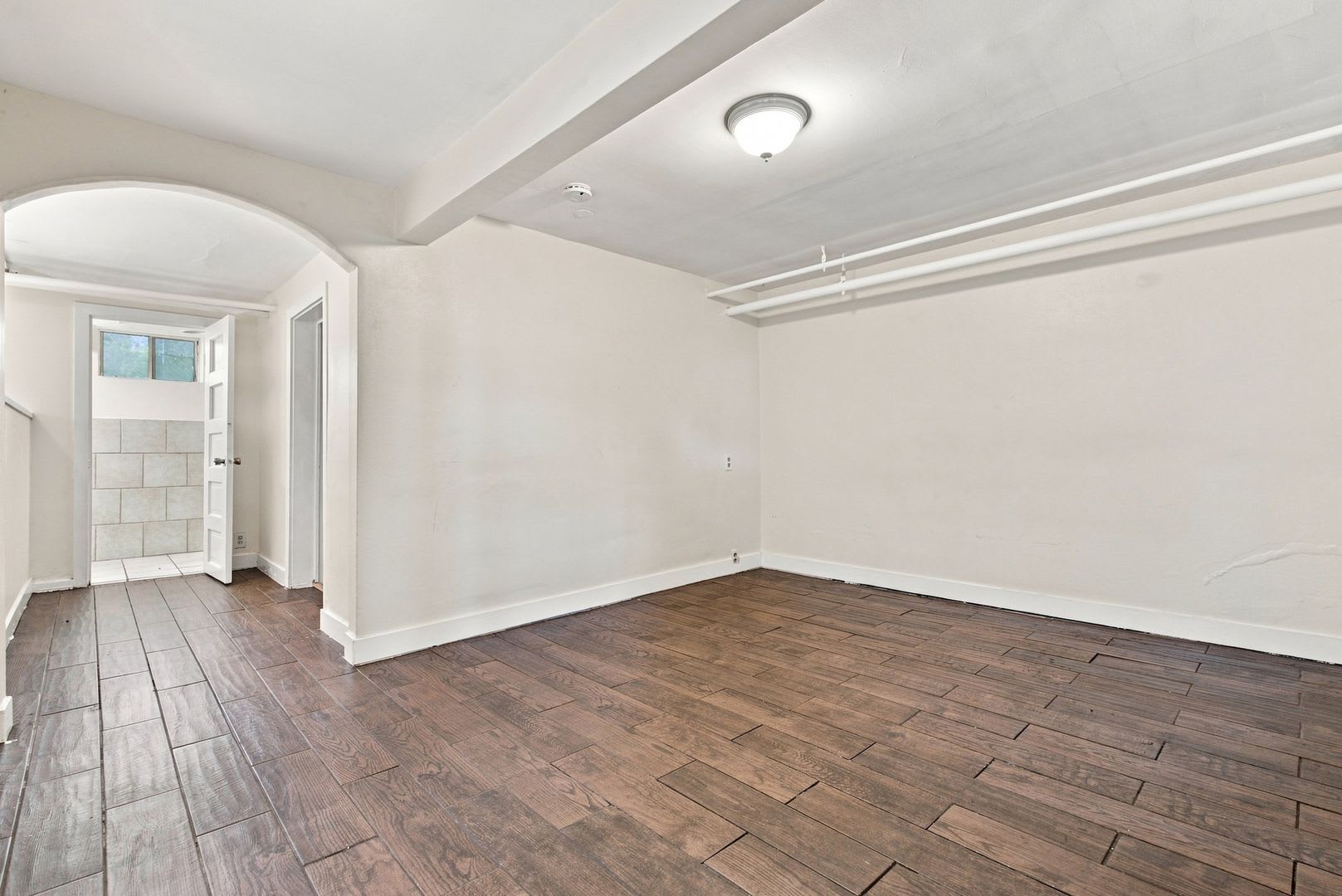 2 Bed / 1 Bath Garden-Level Apartment – Available NOW!! – photo 4