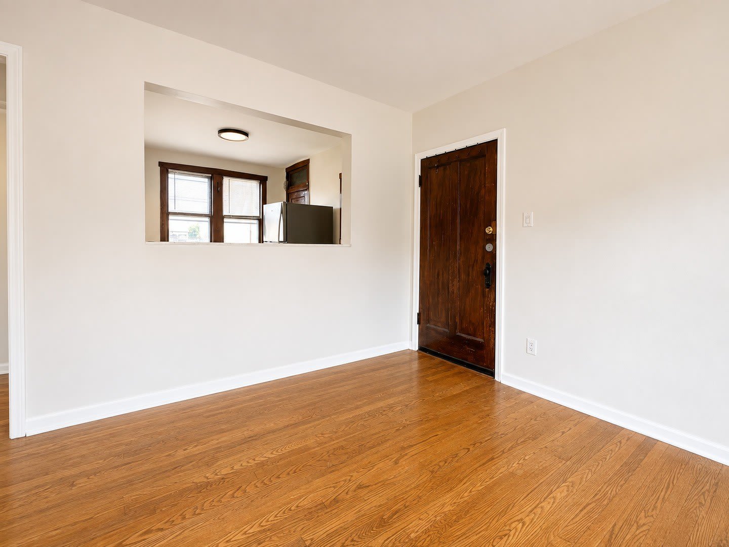 4752 N LOTUS Avenue – photo 3
