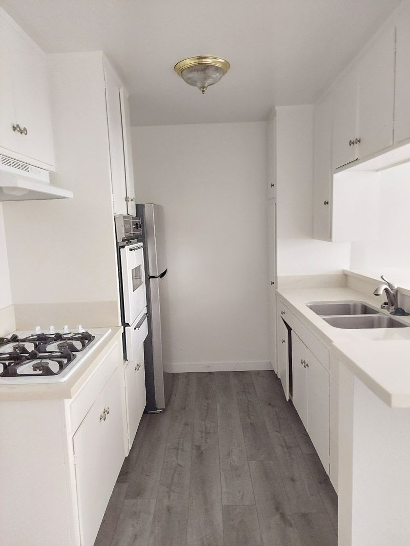 1412 Brockton Ave – photo 5
