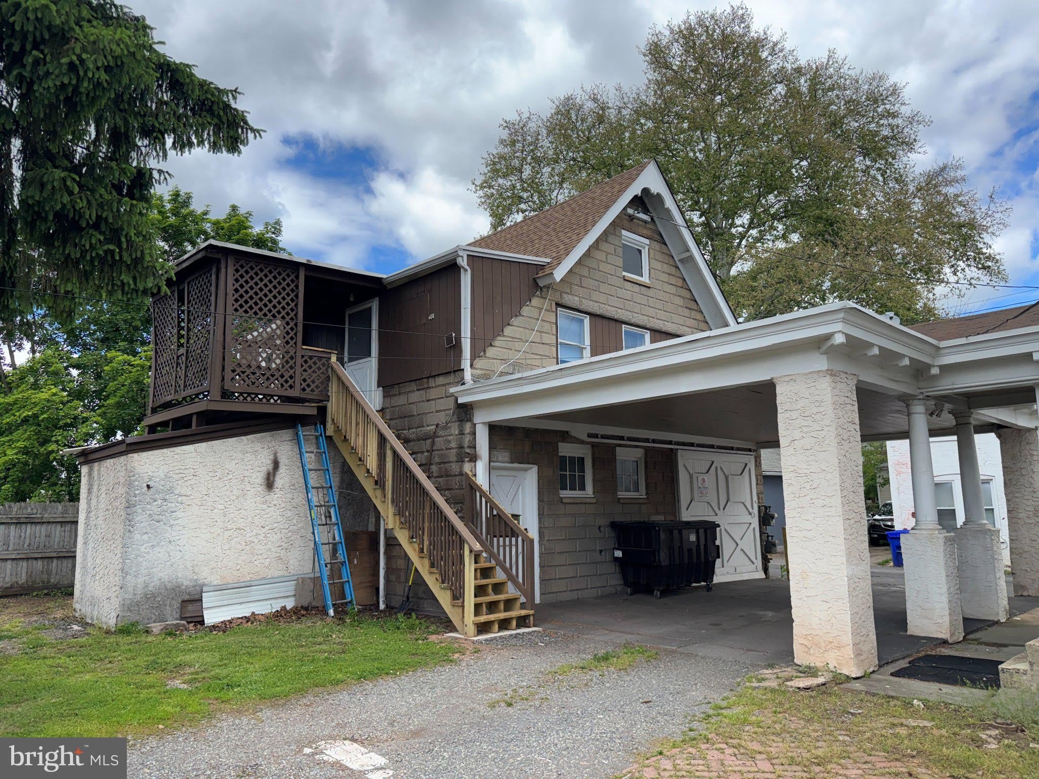 261 N YORK Street – photo 1