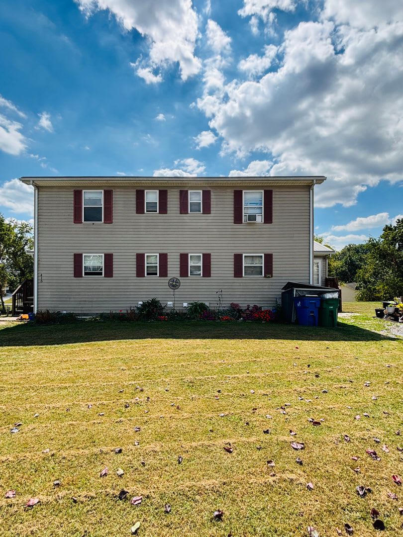 3 Bedroom, 2.5 Bath Duplex – photo 1