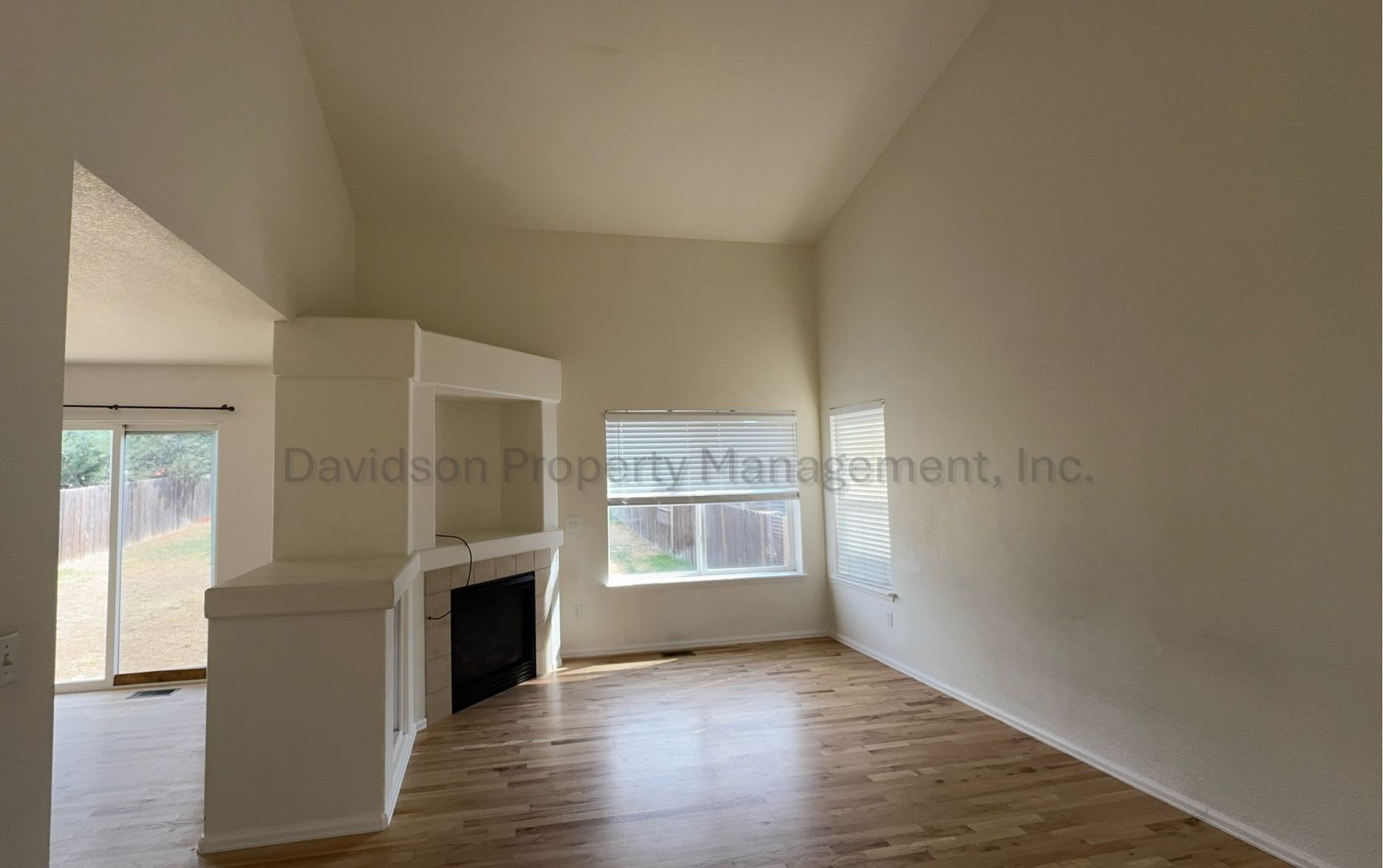 Charming 3 Bedroom House in Stetson Hills – photo 2