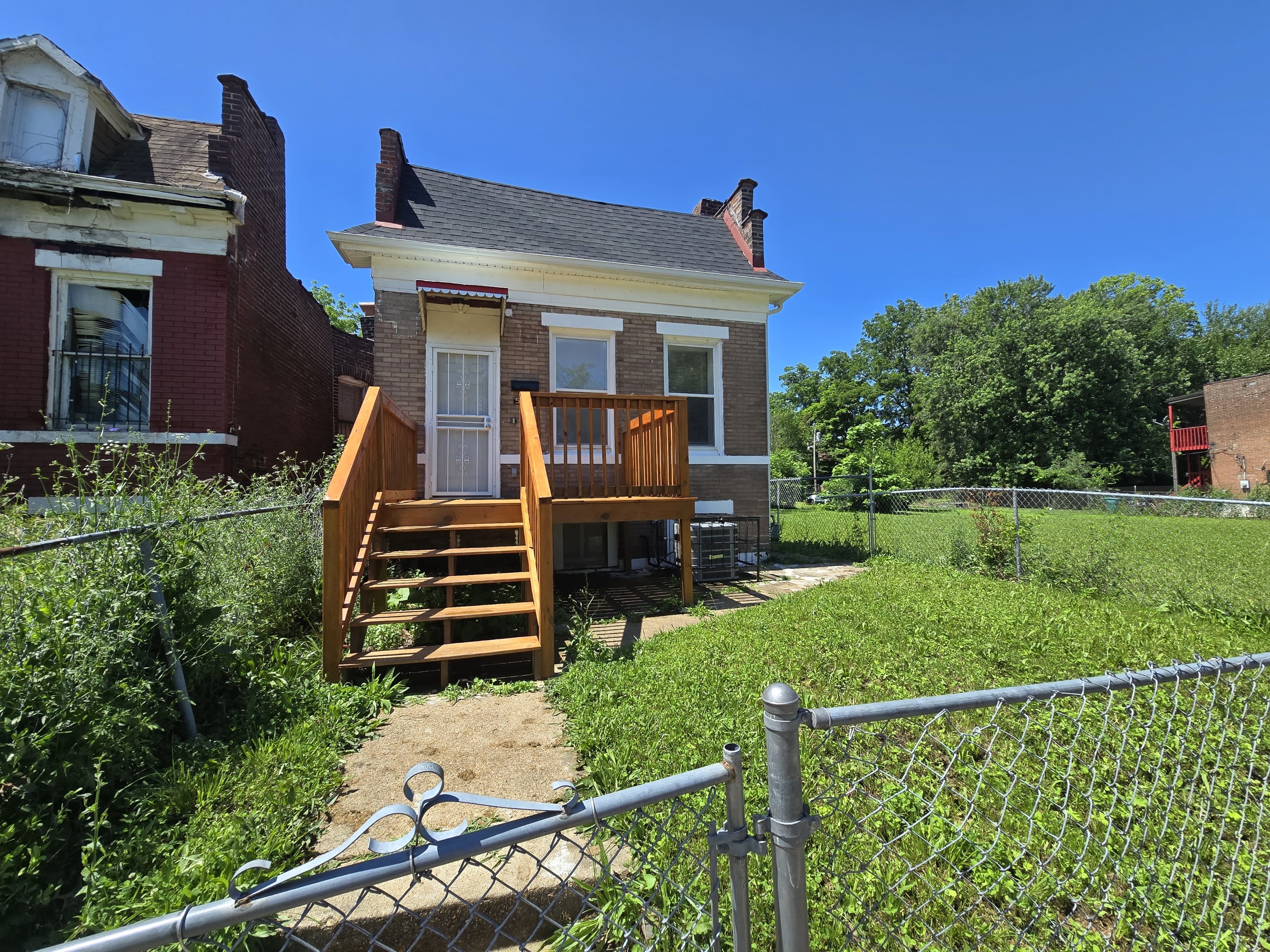 5608 Wabada Avenue – photo 1