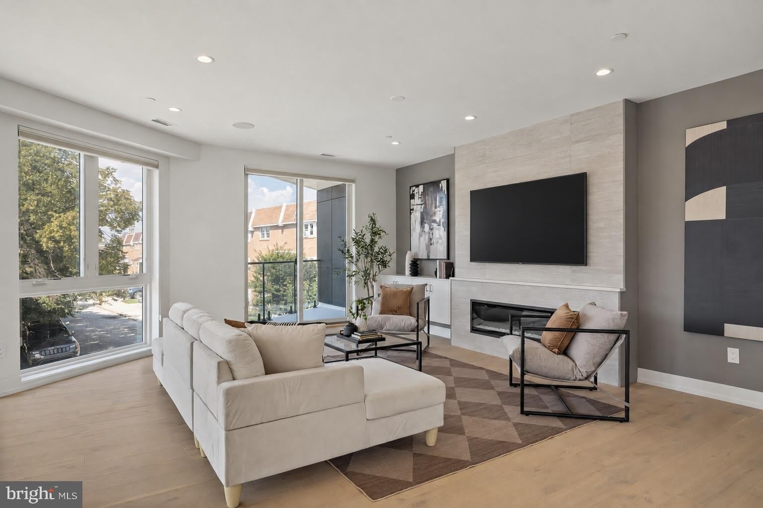 527 BROWN Street – photo 2