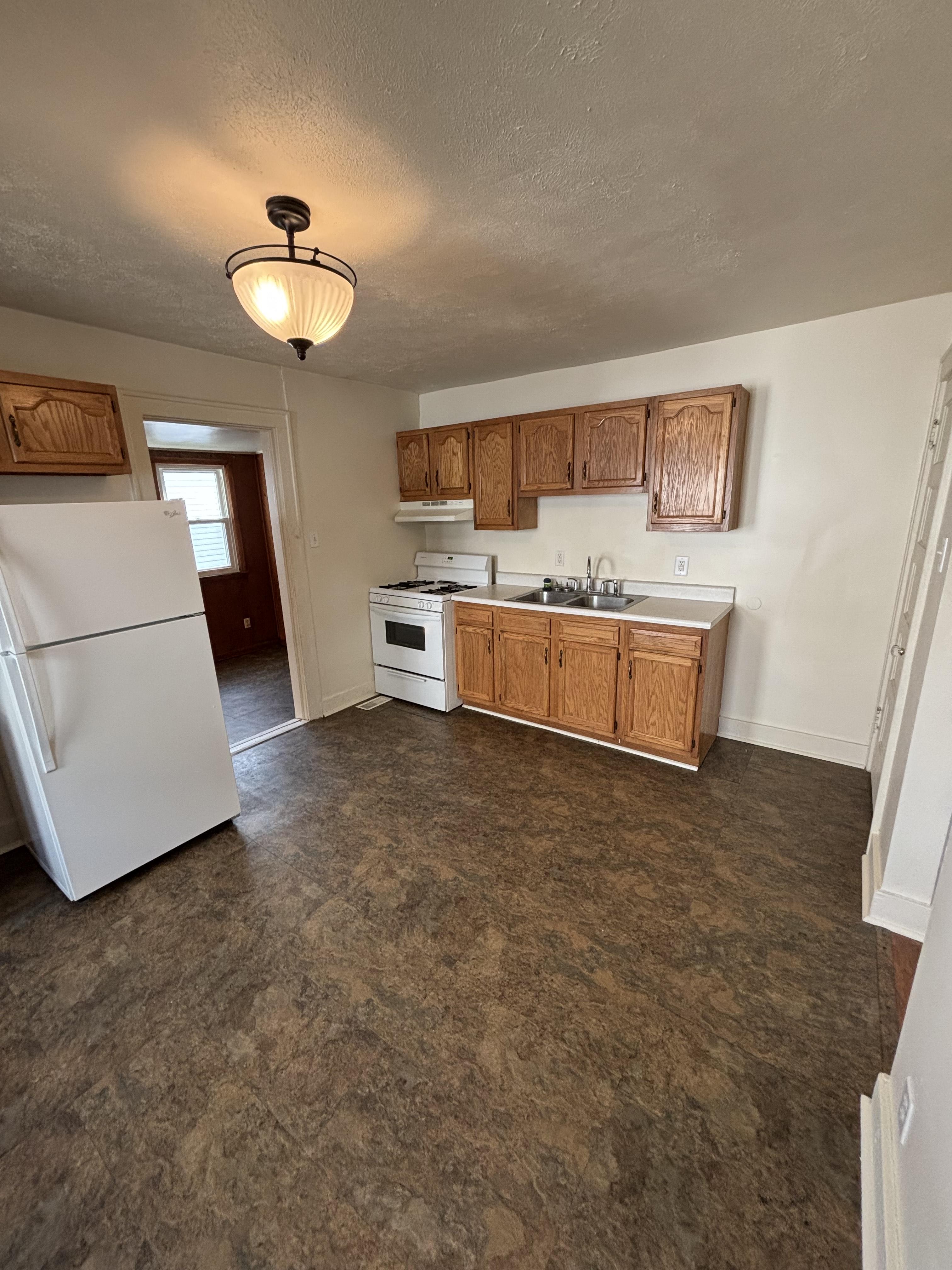 319 E 11th St – photo 4
