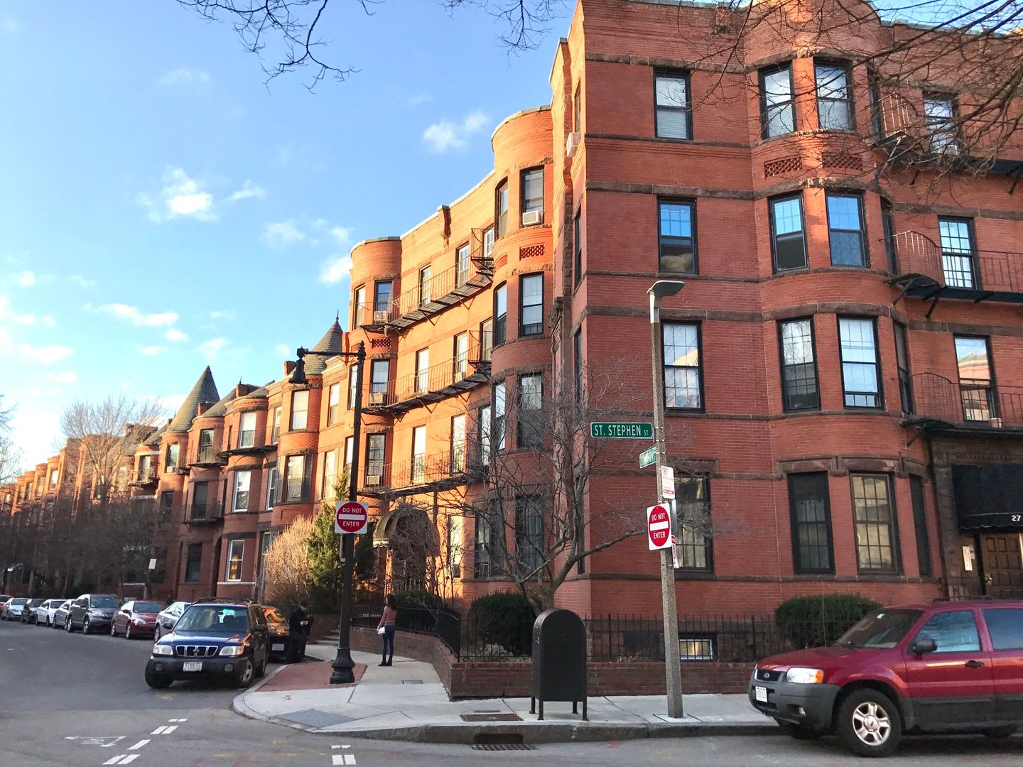 spacious 3 bed in the heart of fenway – photo 2