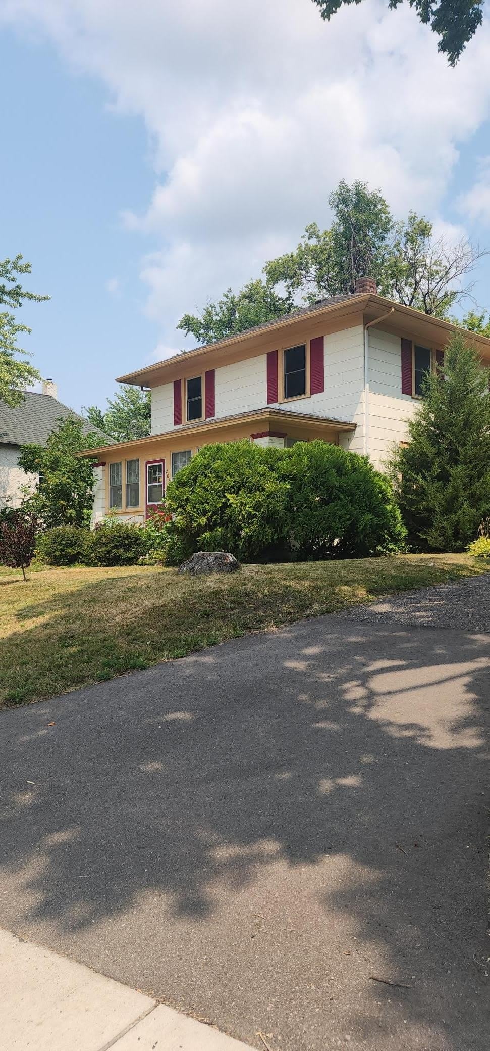208 Lake Boulevard S – photo 2