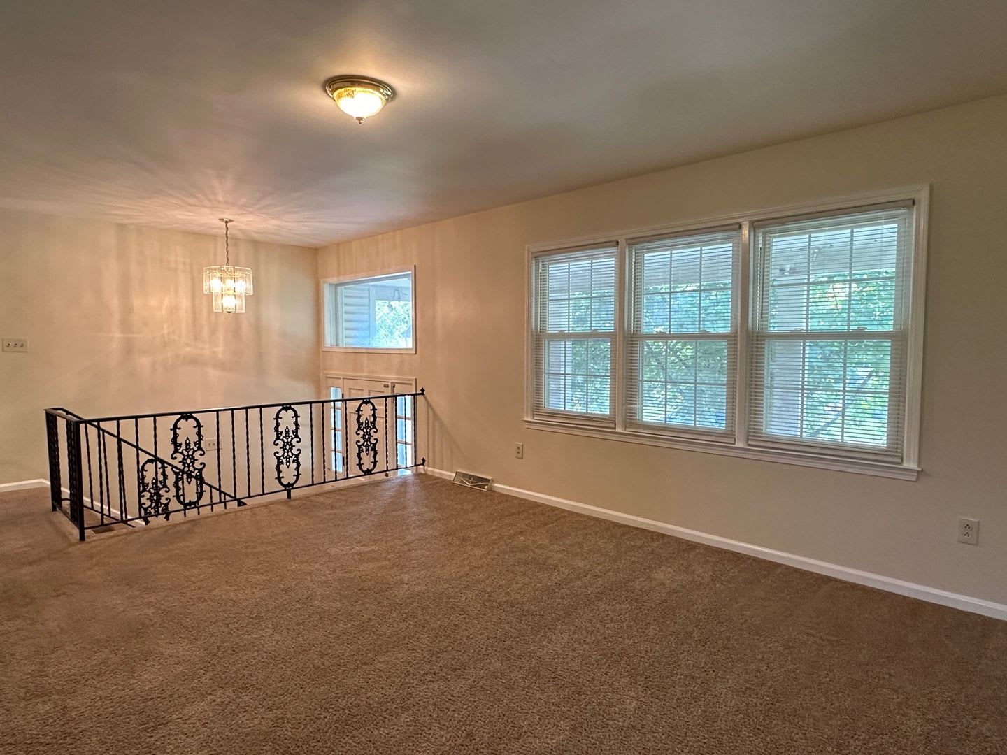 COMING SOON! Beautiful House in Tates Creek! 3 BR, 2.5 Baths, Finished Basement & Garage – photo 4