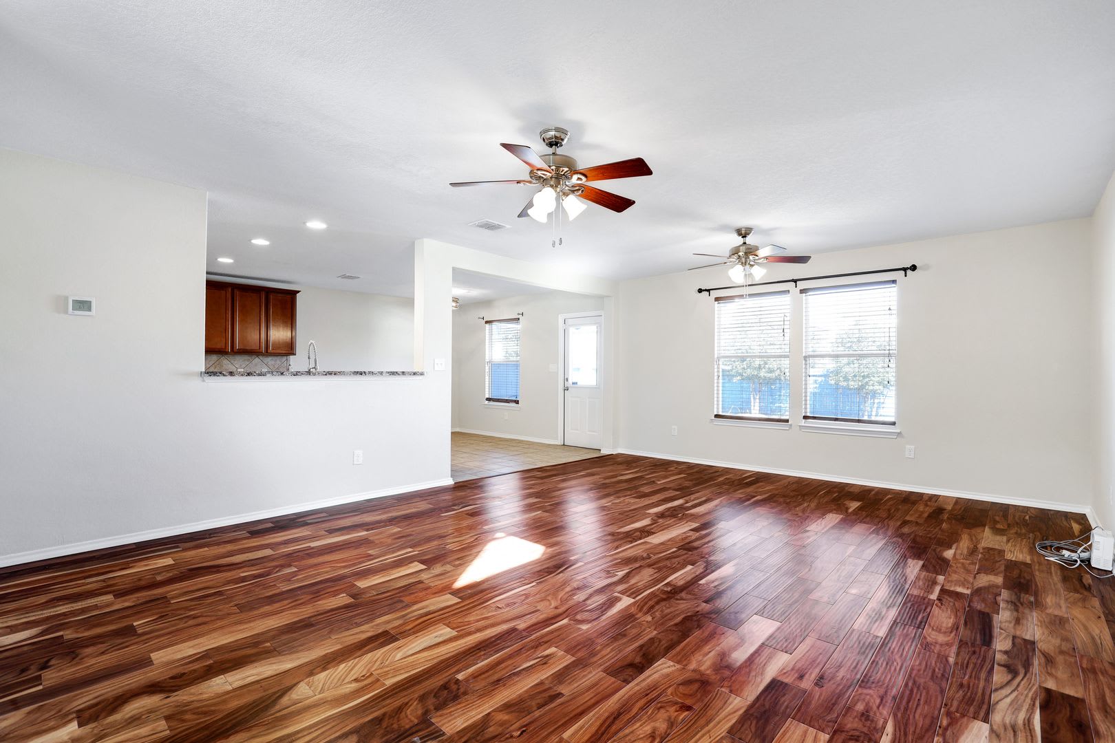 ***MOVE-IN SPECIAL: ONE WEEK FREE***Silver Oaks 4 Bedroom with Covered Patio & Large Living Space – photo 4