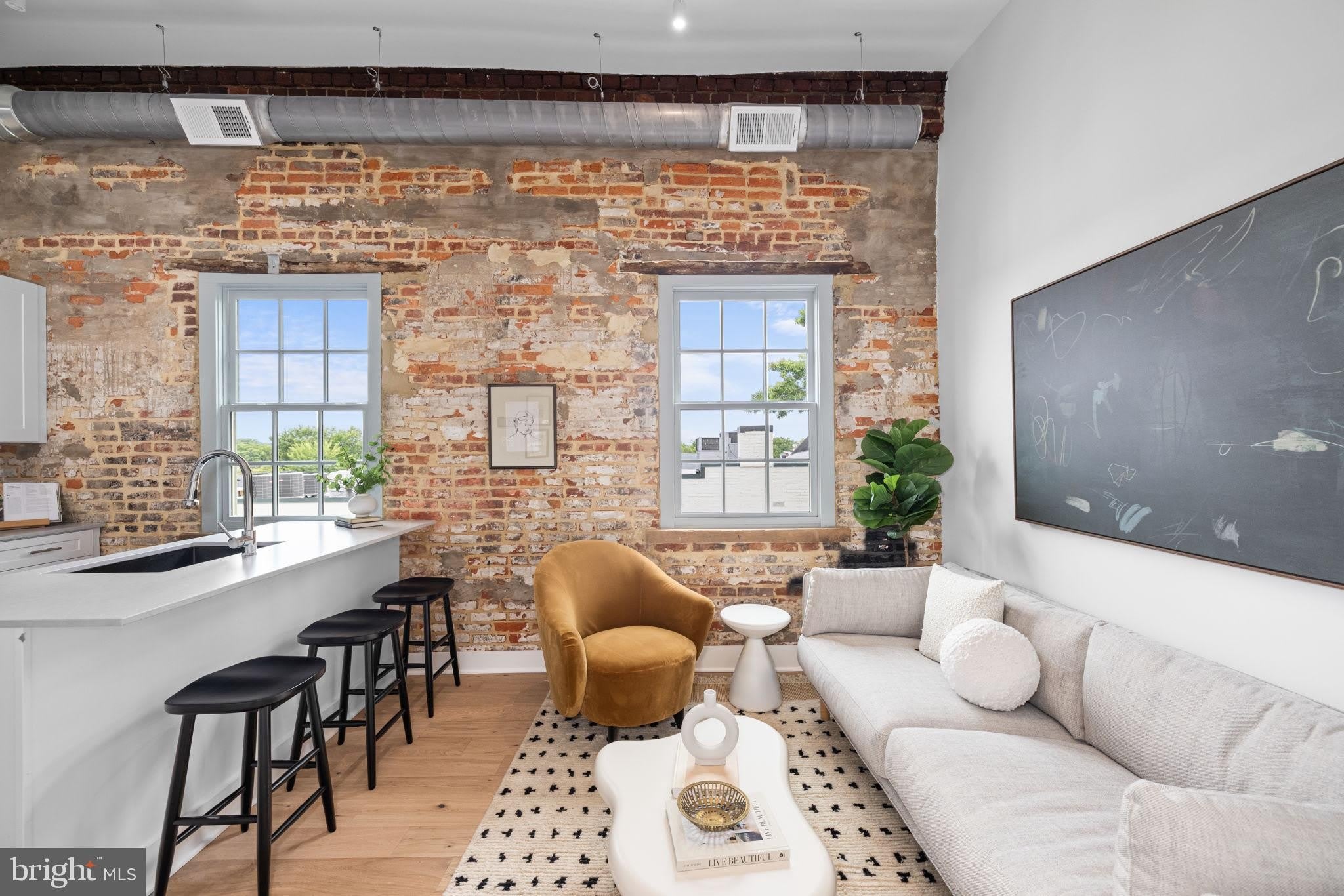 901 KING Street – photo 1