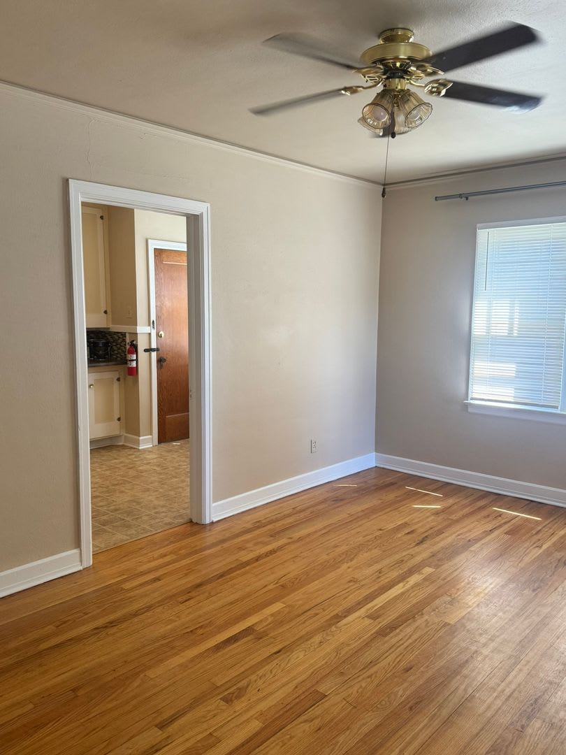 1504 East 19th Street – photo 4