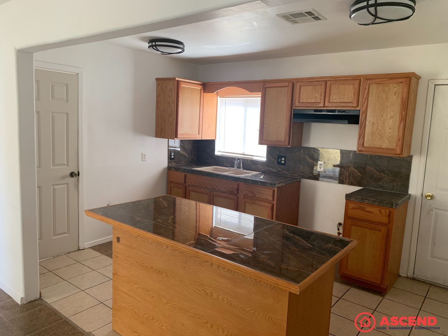 Charming 4-Bed Rental with Bonus Space & Room to Grow – photo 4