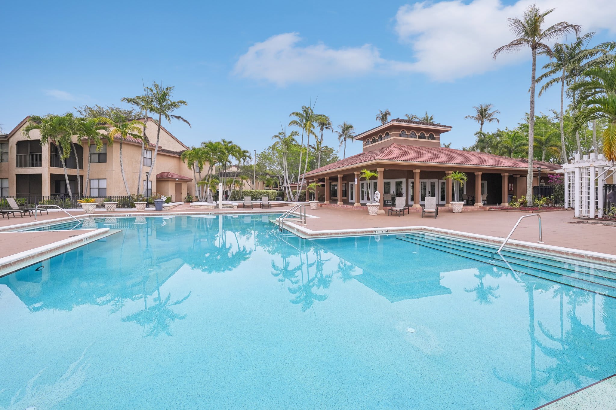 Aspen Naples – photo 1