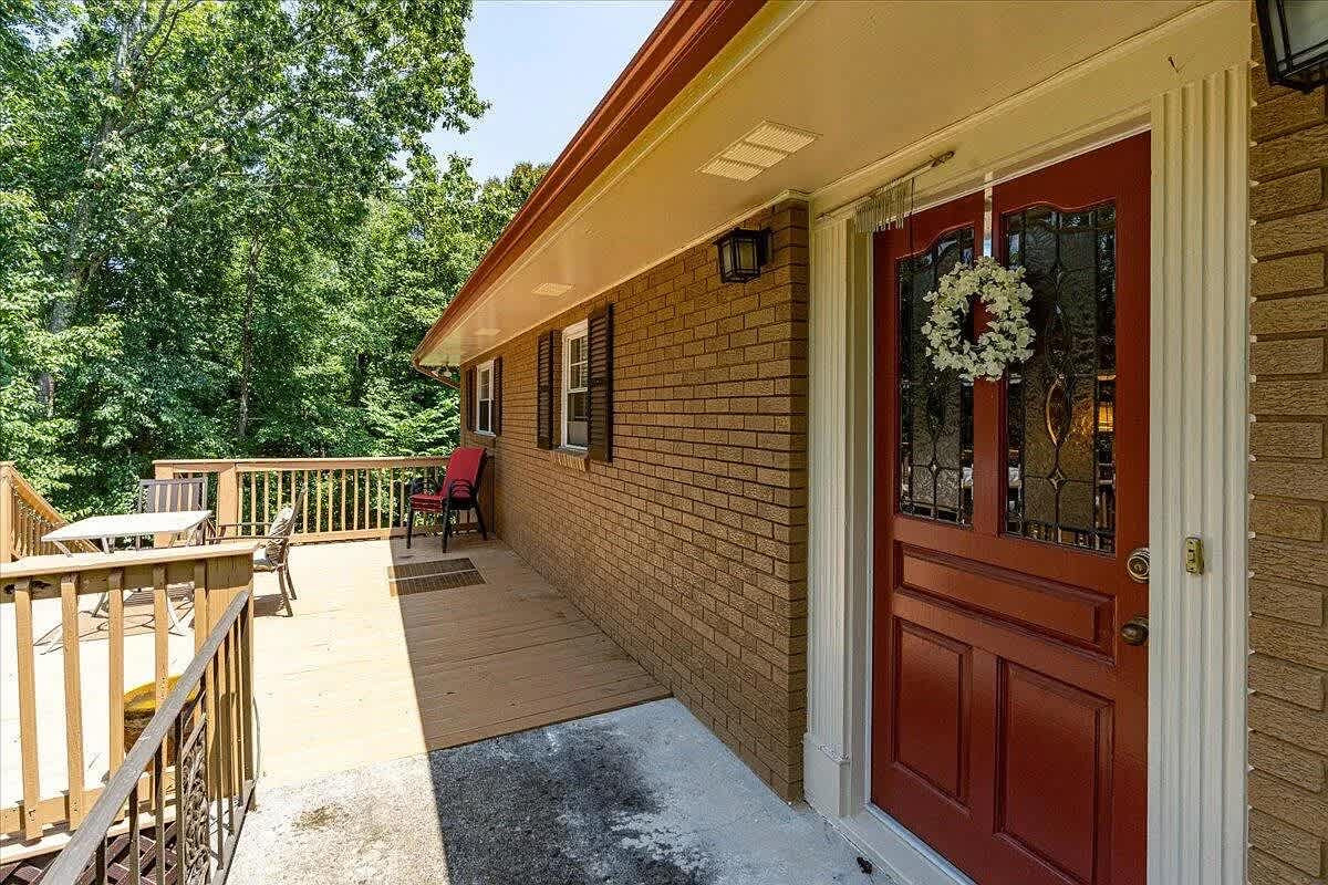 304 Westview Dr – photo 3