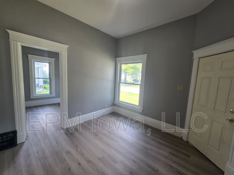 301 Leland Avenue – photo 5