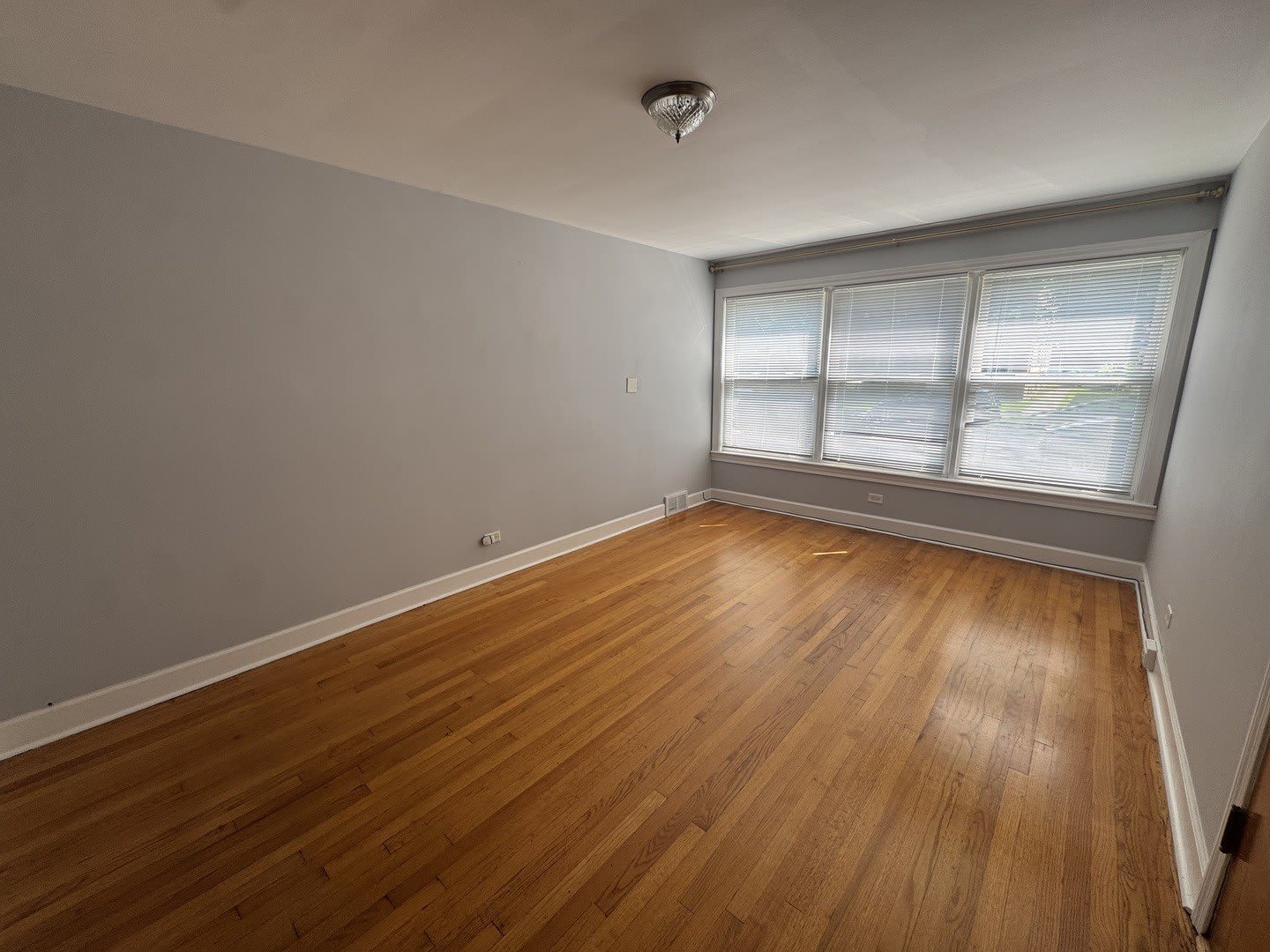 9034 La Crosse Avenue – photo 2