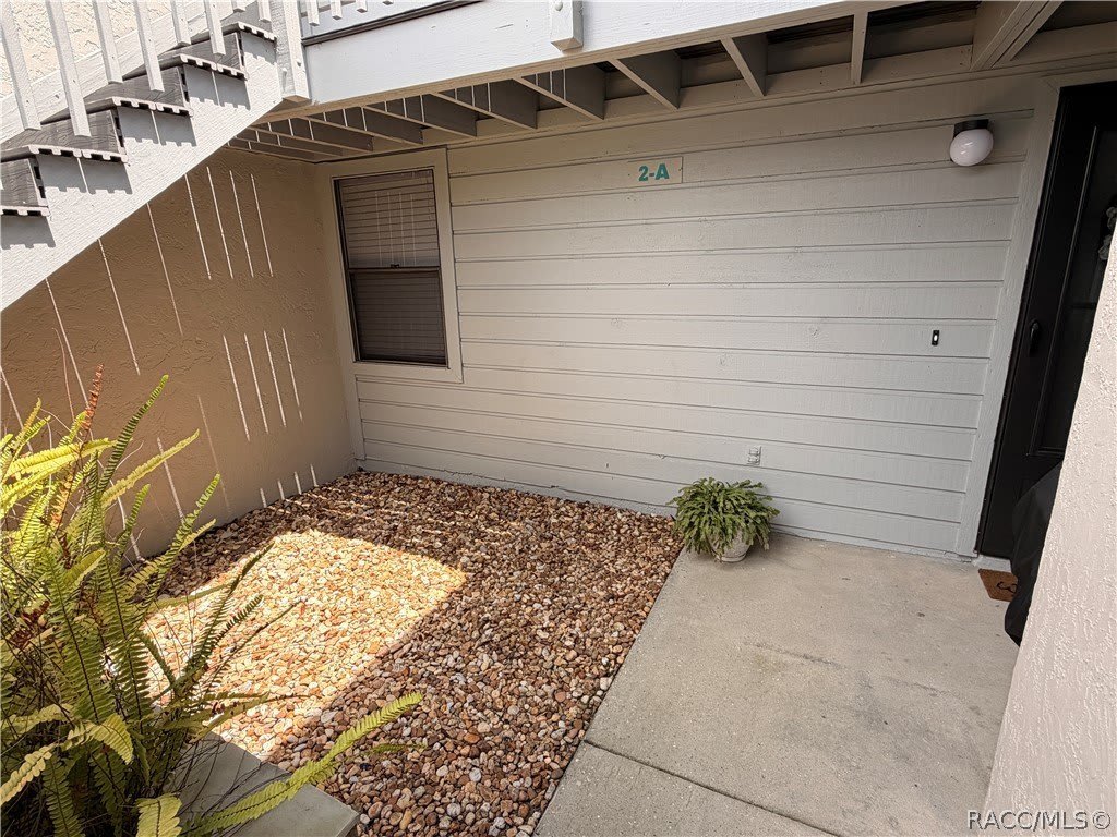 636 E Gilchrist Court – photo 2