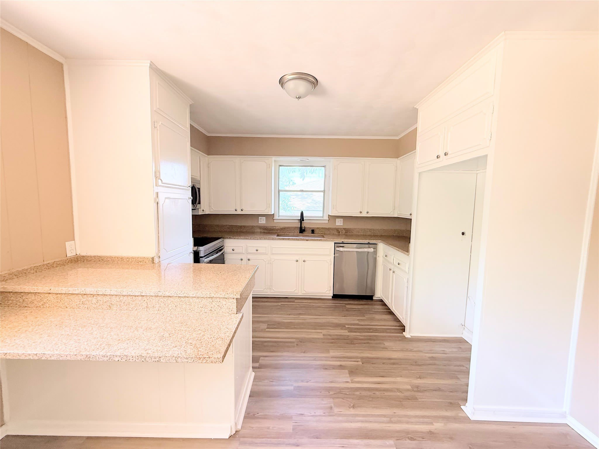 1336 Crestview Drive – photo 2