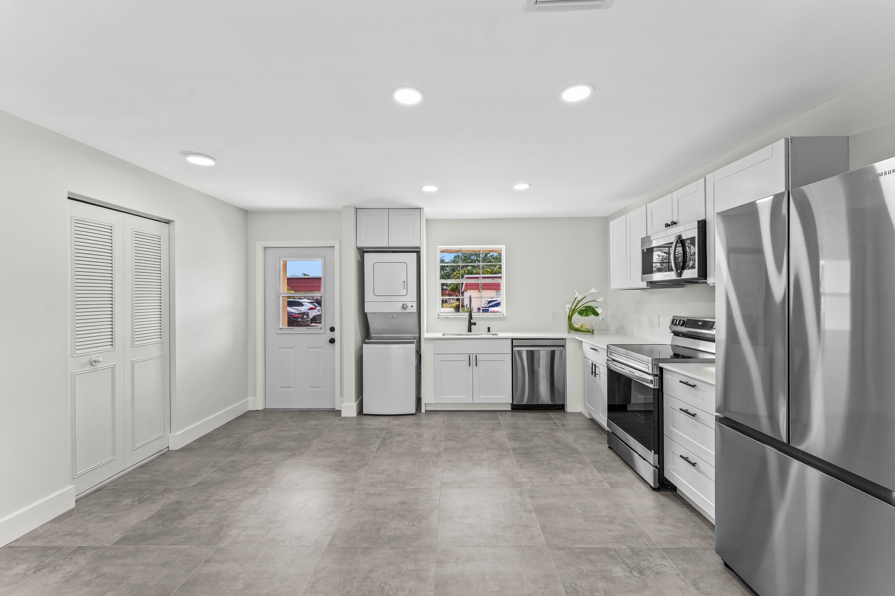 711 Laconia Circle – photo 3