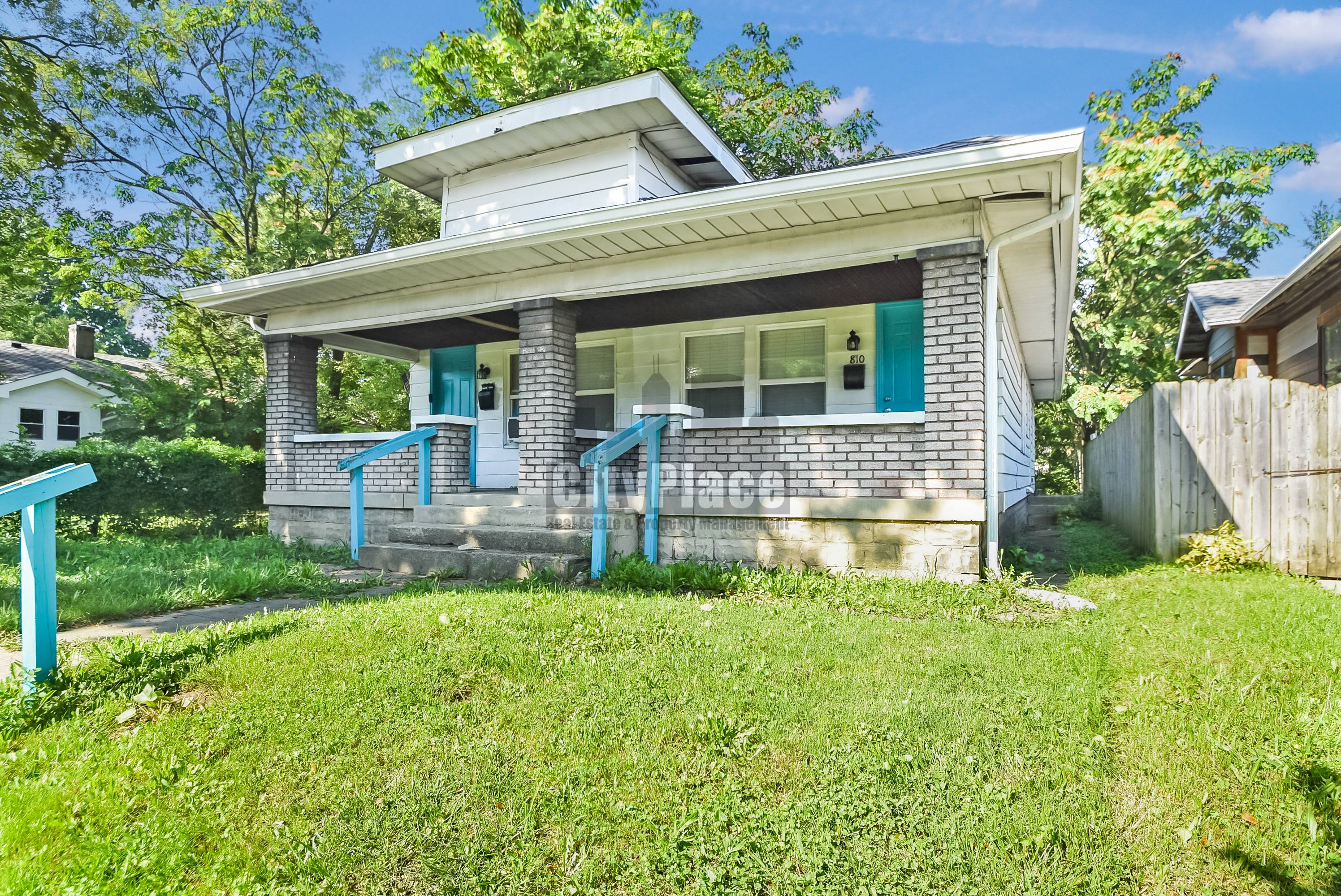 810 N Gladstone Ave – photo 4