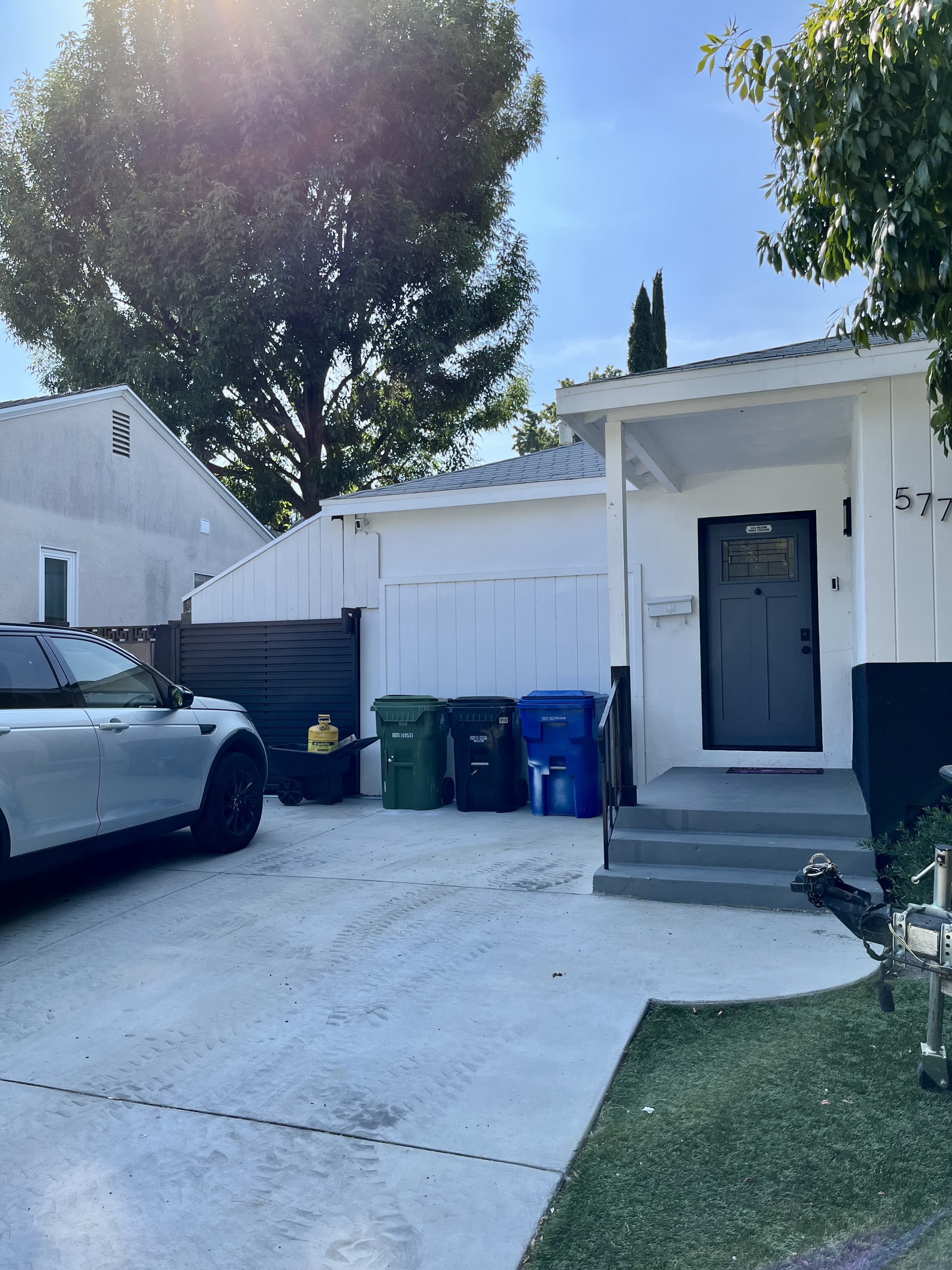 5779 Enfield Ave – photo 3