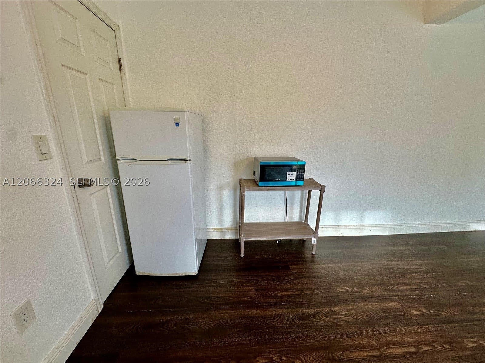 6773 Camelia Dr – photo 3
