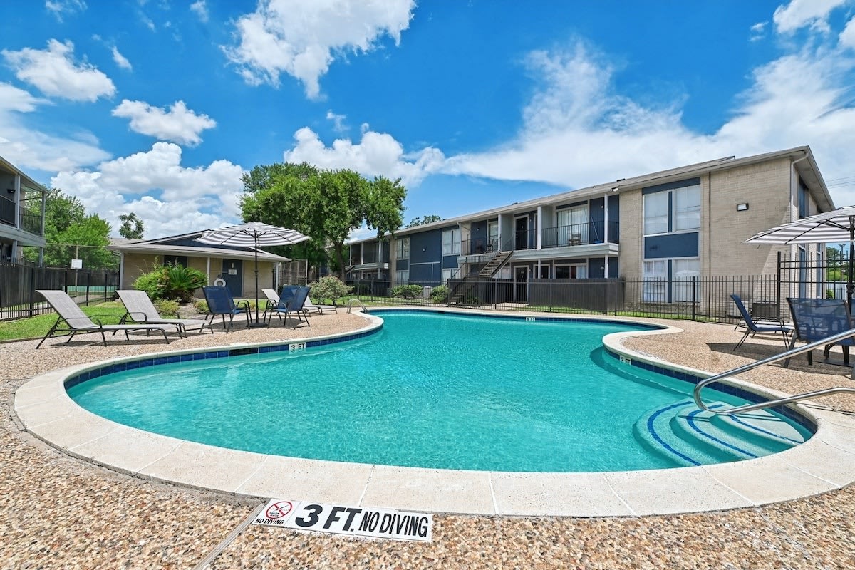 Pine Creek Apartments – photo 1