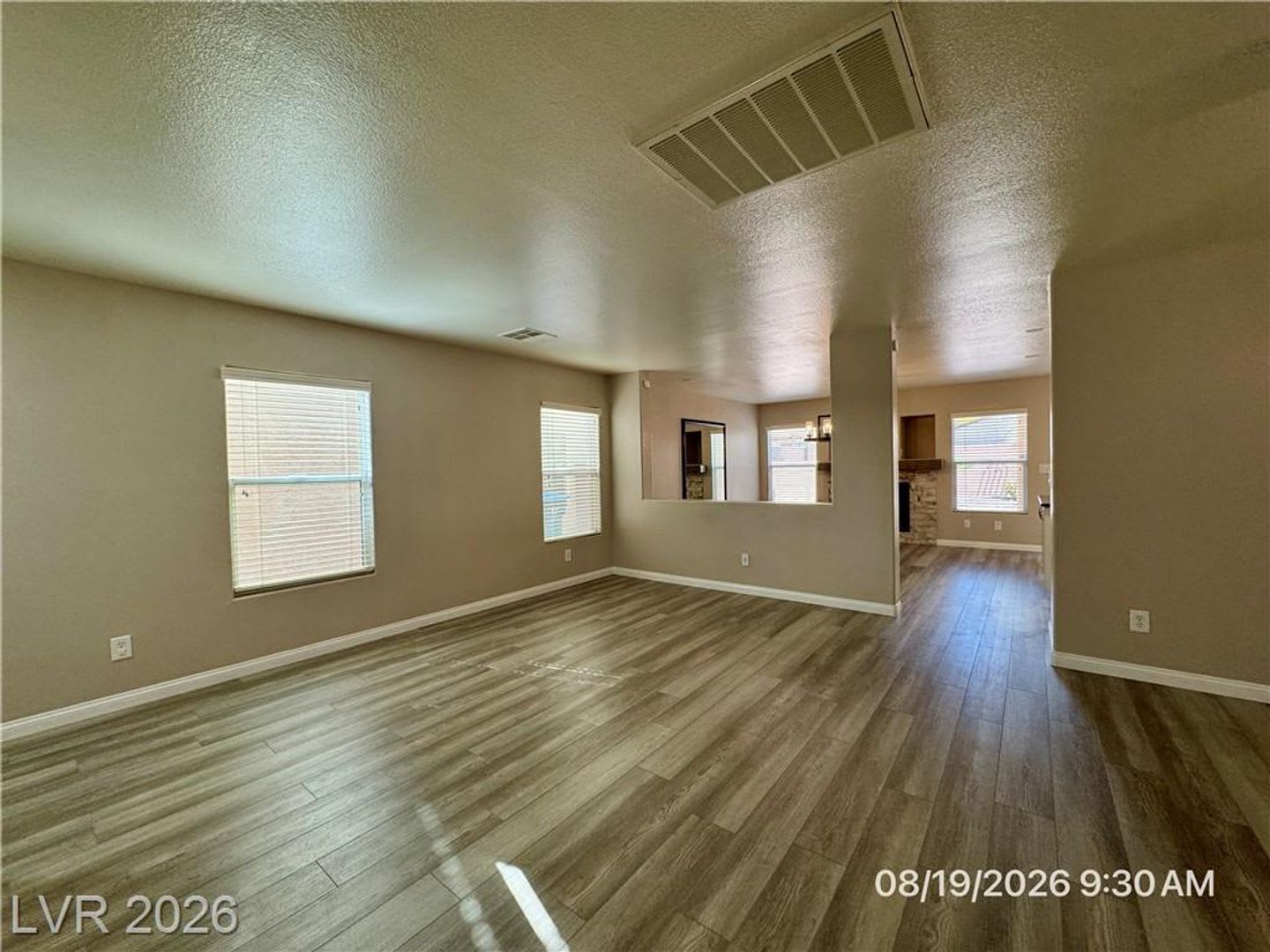 Spacious 4-Bedroom Home with Solar & Private Backyard – photo 4