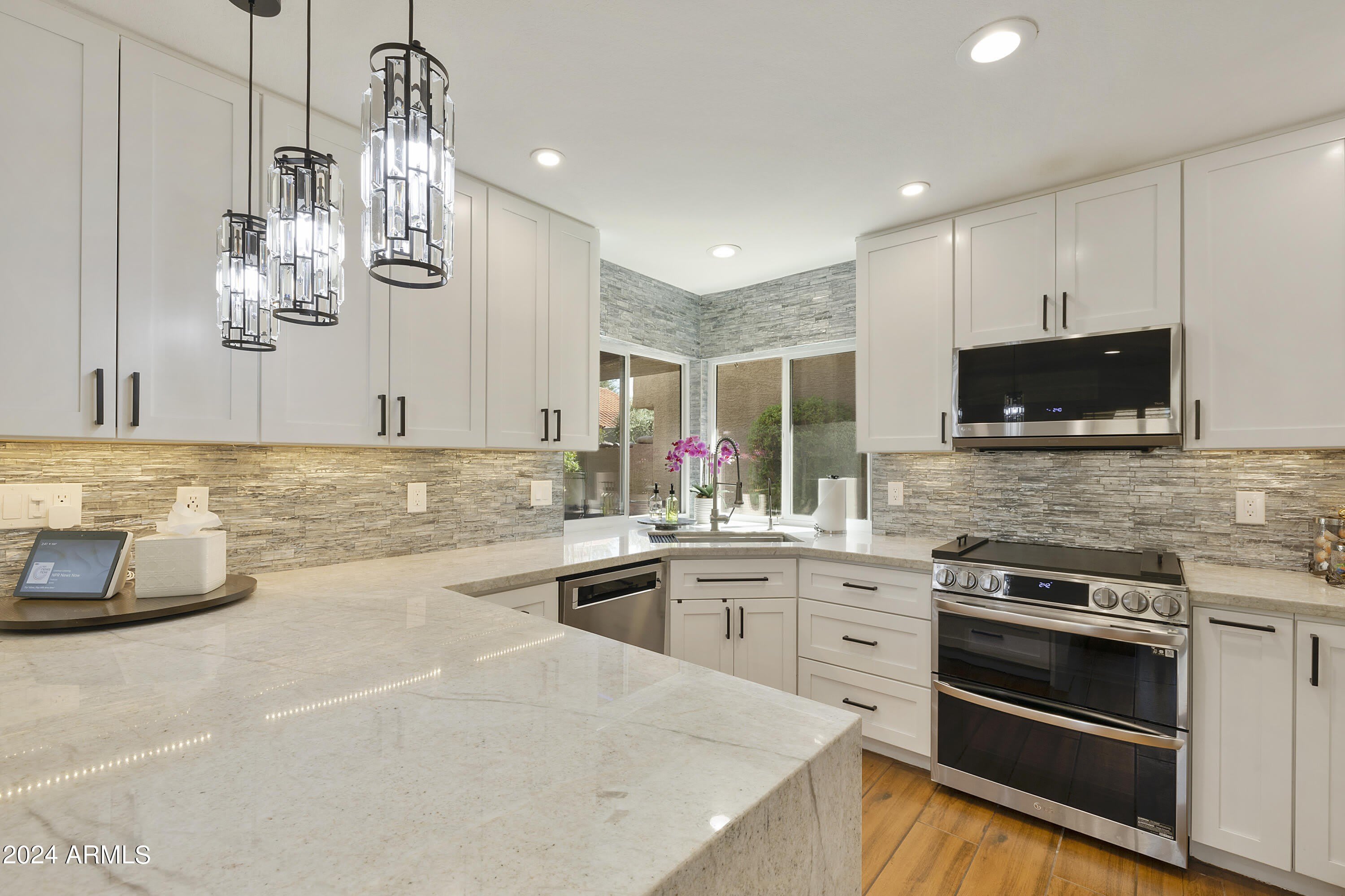 10065 E MISSION Lane – photo 1