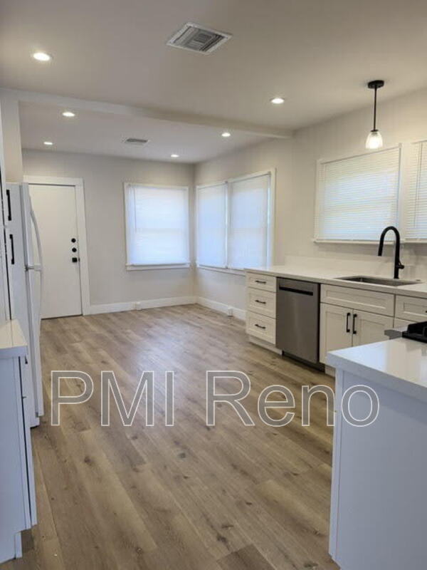 611 East 2nd Street – photo 4