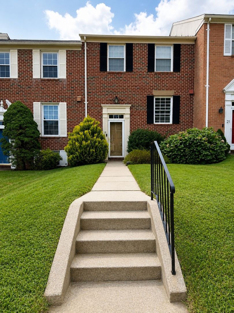 Spacious 4BR Townhome in Timonium – photo 2