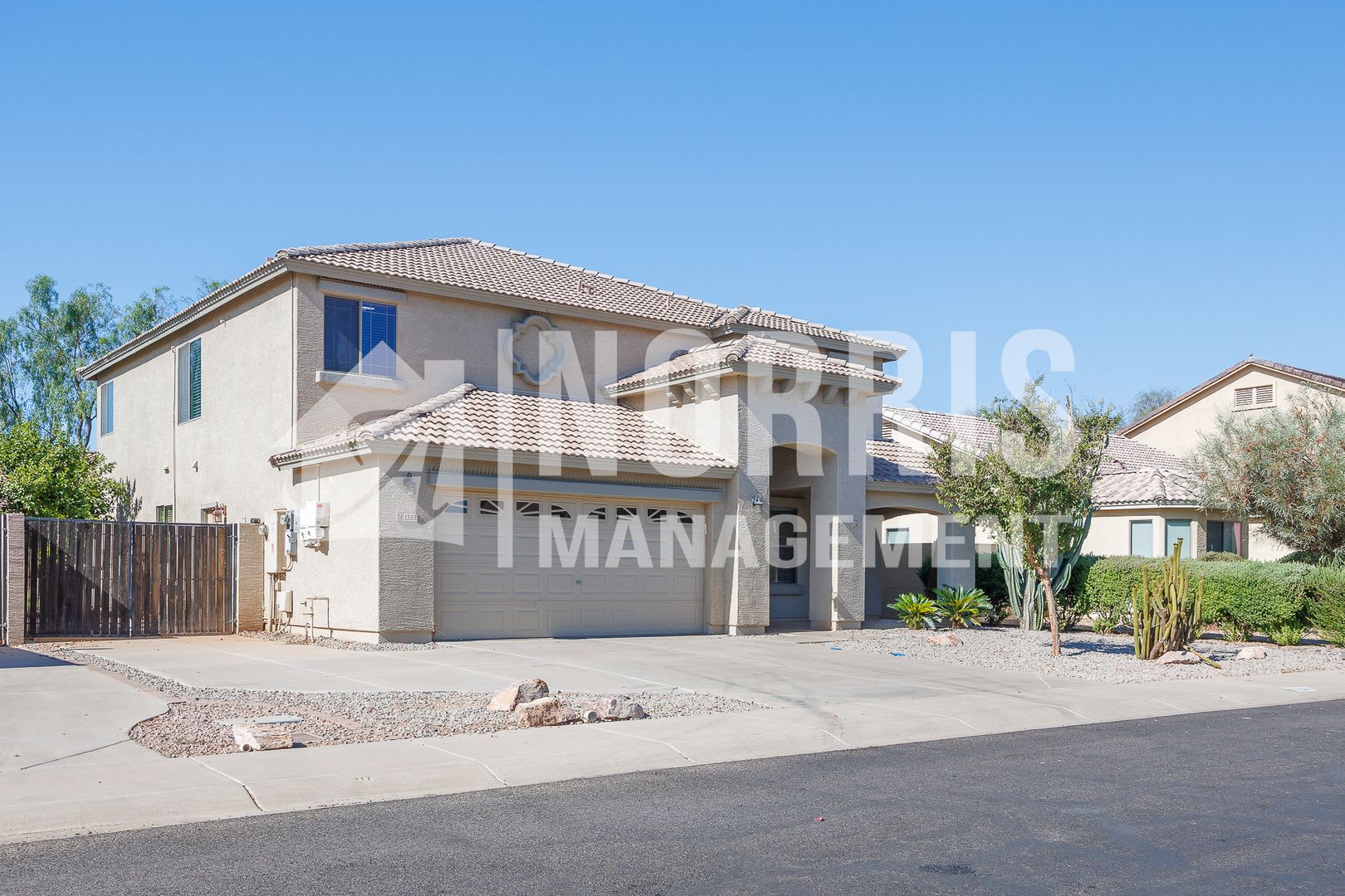 Beautiful Large Home W A Pool – photo 2