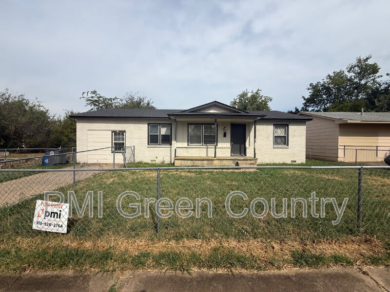 6117 N Main St – photo 1