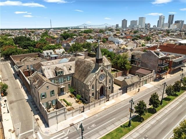 1022 BARRACKS Street – photo 2