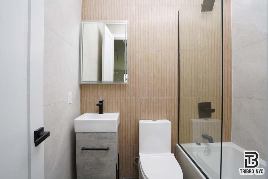141 Meserole Street – photo 4